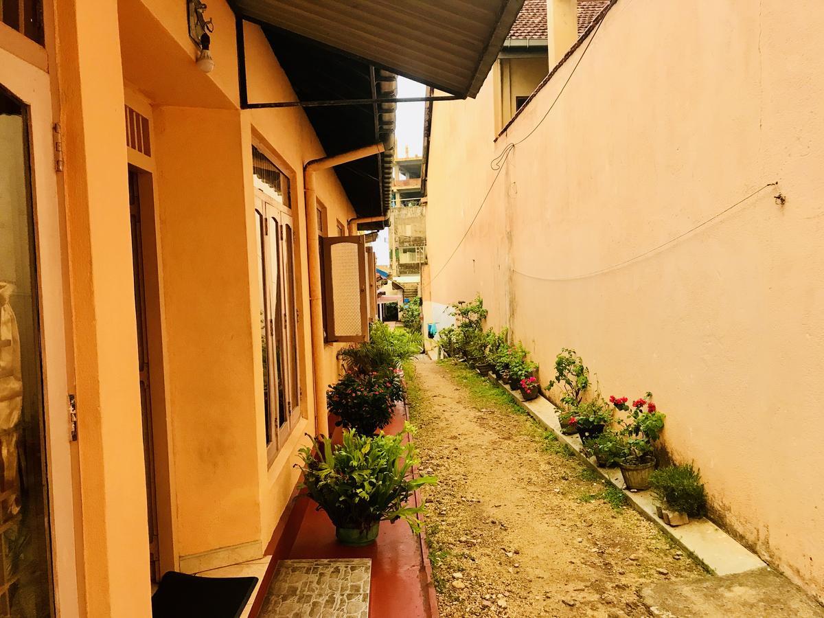 Devo'S Place Galle Esterno foto